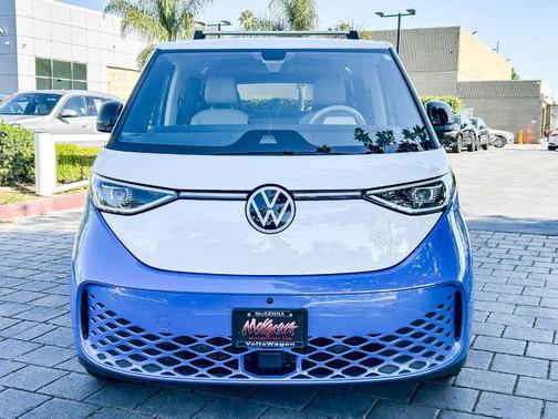 Cabana Blue Metallic - Candy White 2025 Volkswagen ID. Buzz 1st Edition