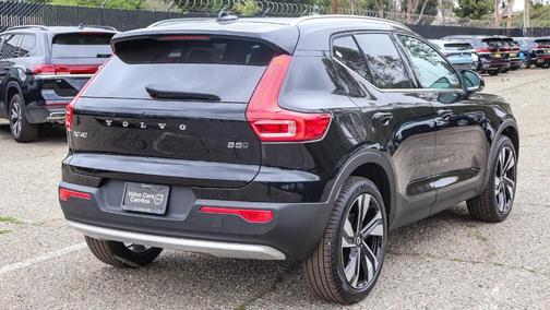 2025 Volvo XC40 B5 Plus Bright Theme