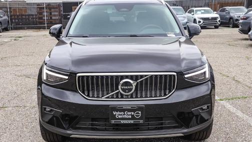 2025 Volvo XC40 B5 Plus Bright Theme