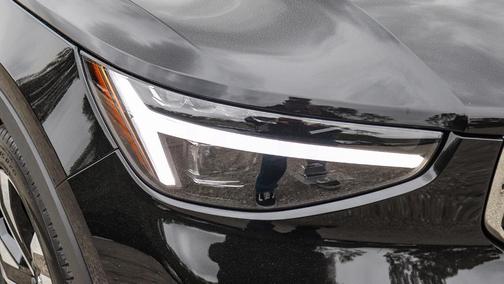 2025 Volvo XC40 B5 Plus Bright Theme