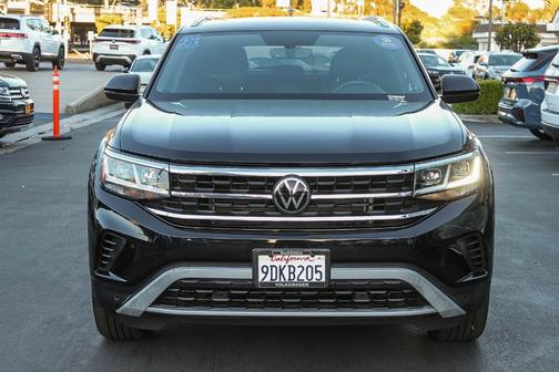 Deep Black Pearl Effect 2023 Volkswagen Atlas Cross Sport 3.6L V6 SE w/Technology