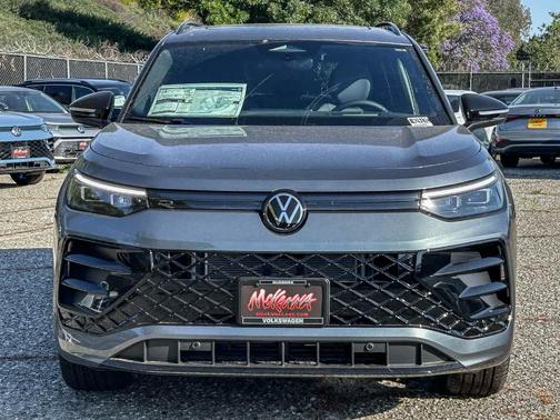 Platinum Gray 2026 Volkswagen Tiguan 2.0T SE R-Line Black