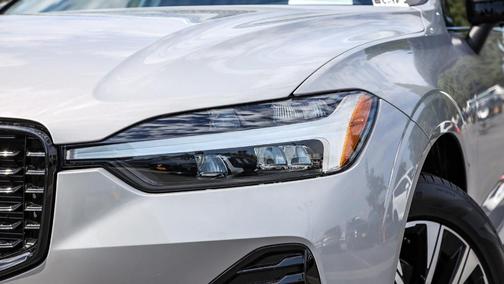 2025 Volvo XC60 B5 Plus