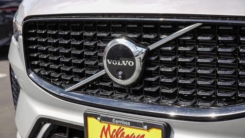 2025 Volvo XC60 B5 Plus