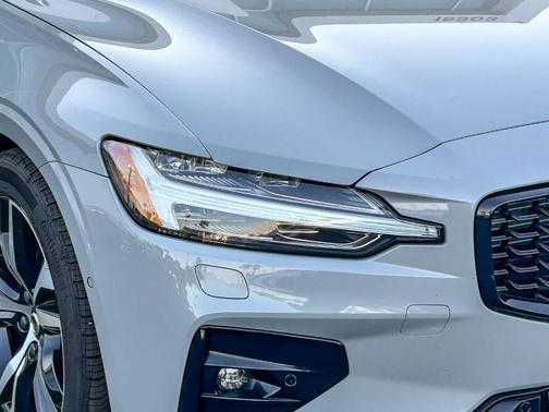 Vapour Gray 2025 Volvo S60 B5 Plus