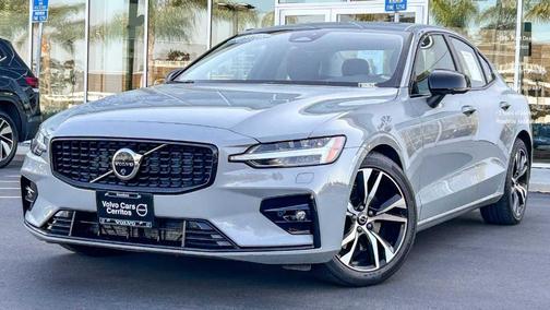 Vapour Gray 2025 Volvo S60 B5 Plus