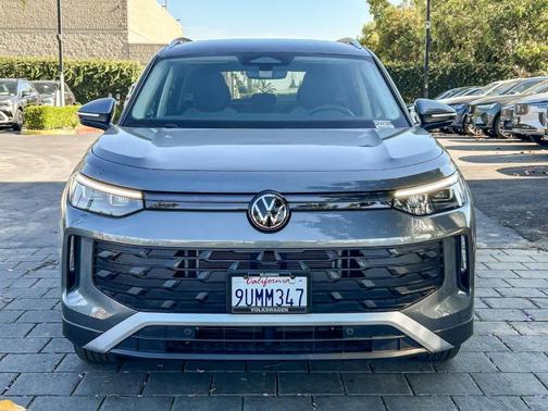 Platinum Gray Metallic 2025 Volkswagen Tiguan 2.0T S