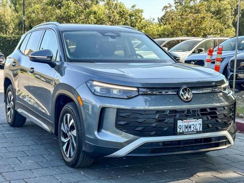 Platinum Gray Metallic 2025 Volkswagen Tiguan 2.0T S