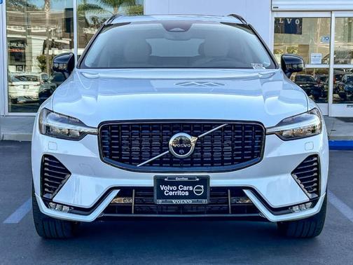 Crystal White 2023 Volvo XC60 B5 Ultimate Dark Theme