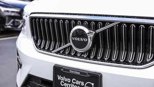 2025 Volvo XC40 B5 Core Bright Theme