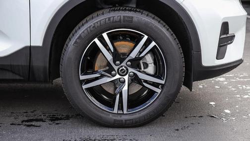 2025 Volvo XC40 B5 Core Bright Theme