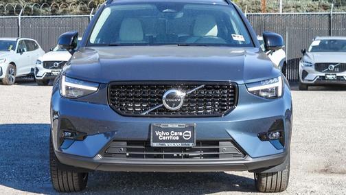 2026 Volvo XC40 B4 Plus