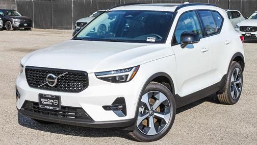 2026 Volvo XC40 B5 Plus