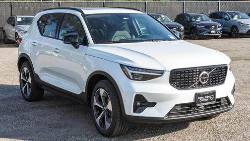 2026 Volvo XC40 B5 Plus