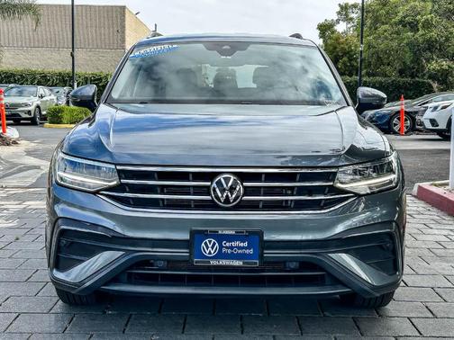Platinum Gray Metallic 2023 Volkswagen Tiguan 2.0T SE