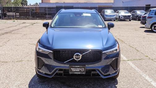 2025 Volvo XC60 B5 Ultra