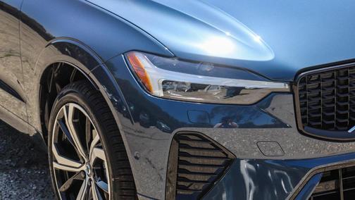 2025 Volvo XC60 B5 Ultra