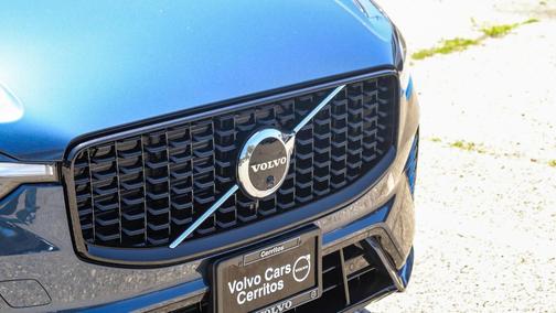 2025 Volvo XC60 B5 Ultra