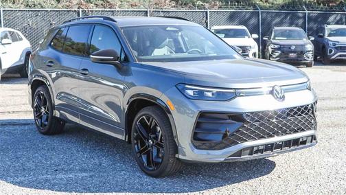 2026 Volkswagen Tiguan 2.0T SE R-Line Black