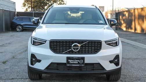 2026 Volvo XC40 B5 Ultra