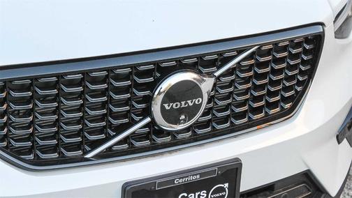 2026 Volvo XC40 B5 Ultra