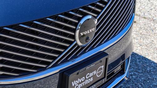 2025 Volvo XC90 B5 Plus 7-Seater