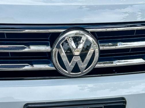 Pure White 2020 Volkswagen Tiguan 2.0T SE