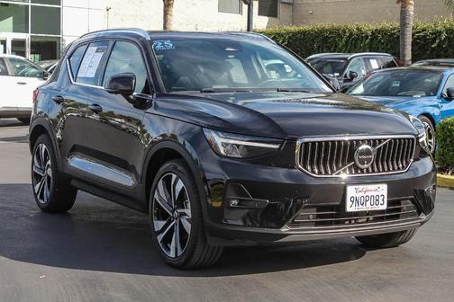 Onyx Black Metallic 2025 Volvo XC40 B5 Plus Bright Theme