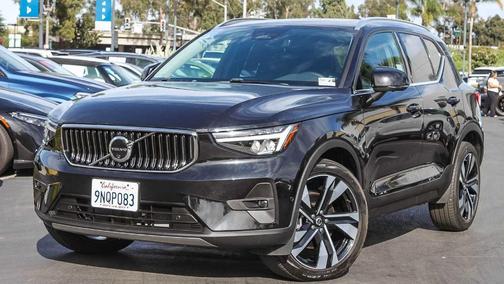 Onyx Black Metallic 2025 Volvo XC40 B5 Plus Bright Theme