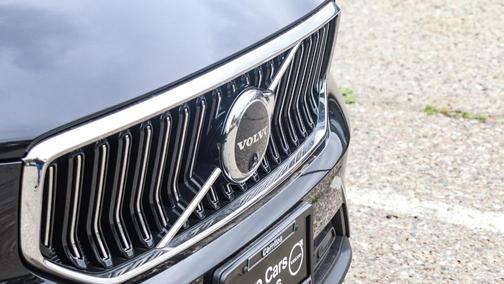 2025 Volvo XC40 B5 Ultra Bright Theme