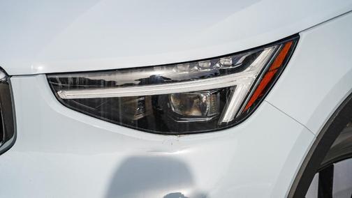 2025 Volvo XC40 B5 Plus Bright Theme