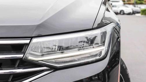 Deep Black Pearl Effect 2022 Volkswagen Tiguan 2.0T S