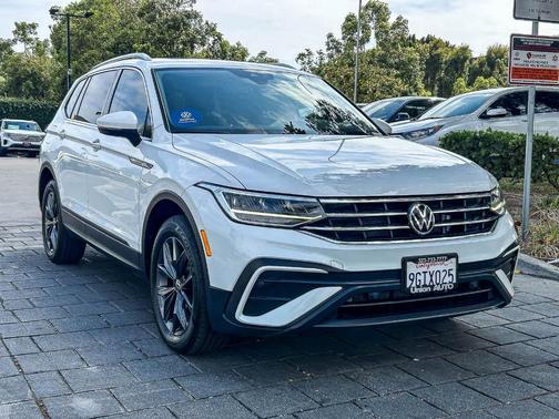 Opal White Pearl Effect 2023 Volkswagen Tiguan 2.0T SE