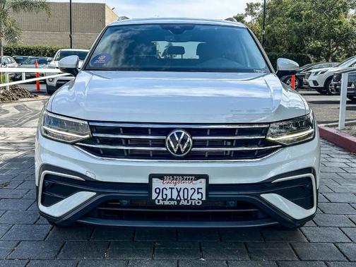 Opal White Pearl Effect 2023 Volkswagen Tiguan 2.0T SE