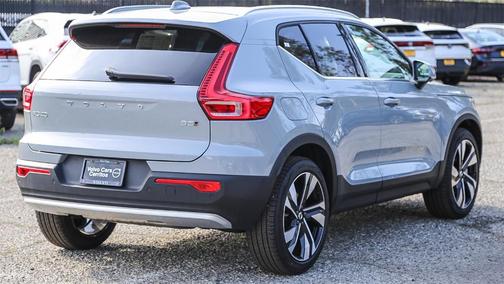 2025 Volvo XC40 B5 Plus Bright Theme