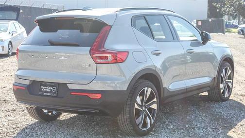 2026 Volvo XC40 B5 Ultra