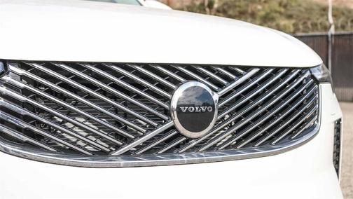 2025 Volvo XC90 B6 Core