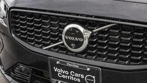 2024 Volvo S60 B5 Plus Dark Theme