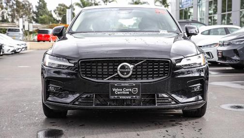 2024 Volvo S60 B5 Plus Dark Theme
