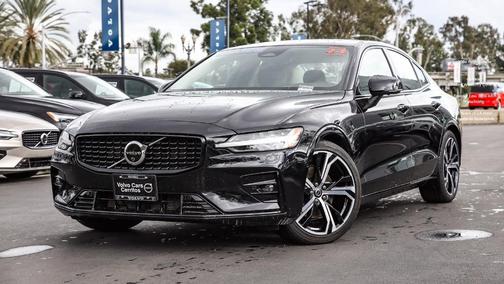 2024 Volvo S60 B5 Plus Dark Theme