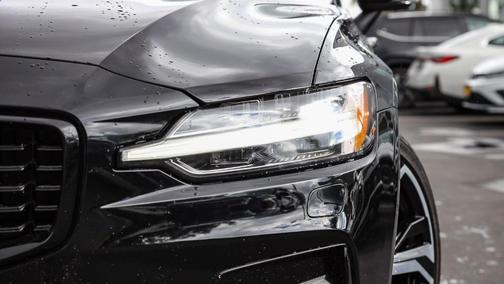 2024 Volvo S60 B5 Plus Dark Theme