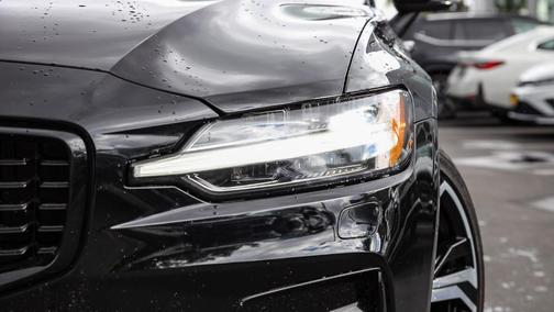 2024 Volvo S60 B5 Plus Dark Theme