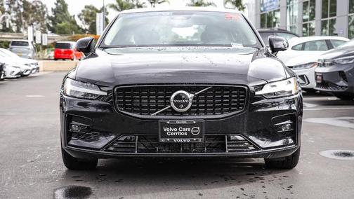 2024 Volvo S60 B5 Plus Dark Theme