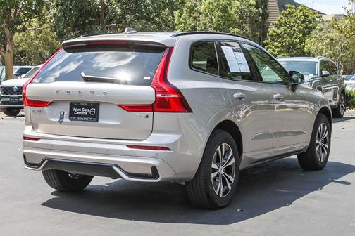 2025 Volvo XC60 B5 Core