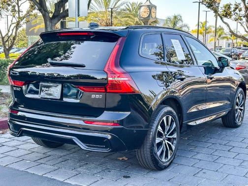 Onyx Black 2025 Volvo XC60 B5 Plus