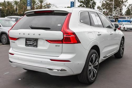 2023 Volvo XC60 B5 Plus Bright Theme