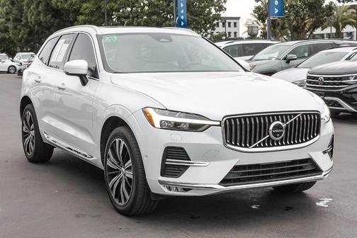 2023 Volvo XC60 B5 Plus Bright Theme