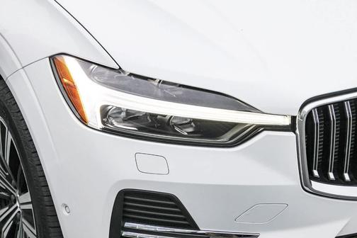 2023 Volvo XC60 B5 Plus Bright Theme