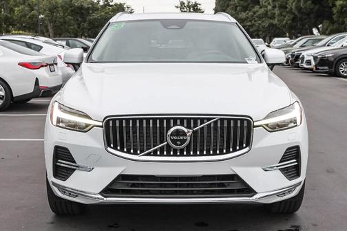2023 Volvo XC60 B5 Plus Bright Theme
