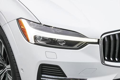 2023 Volvo XC60 B5 Plus Bright Theme